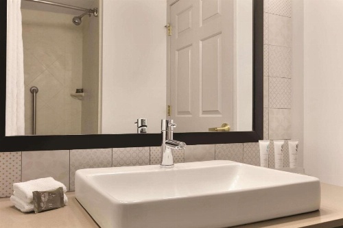 Country Inn & Suites by Radisson, London, KY image 7